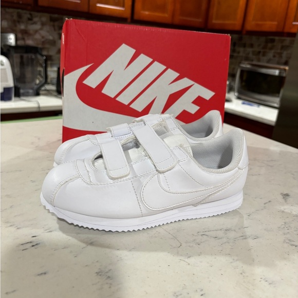 Little Kids Nike Cortez Basic SL Shoes All white (904767100) - Picture 5 of 10